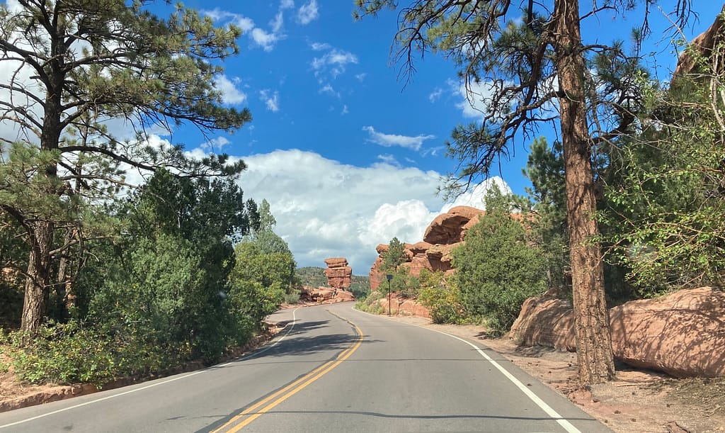 garden-of-the-gods-colorado-co-drive-thru-trees-red-rocks