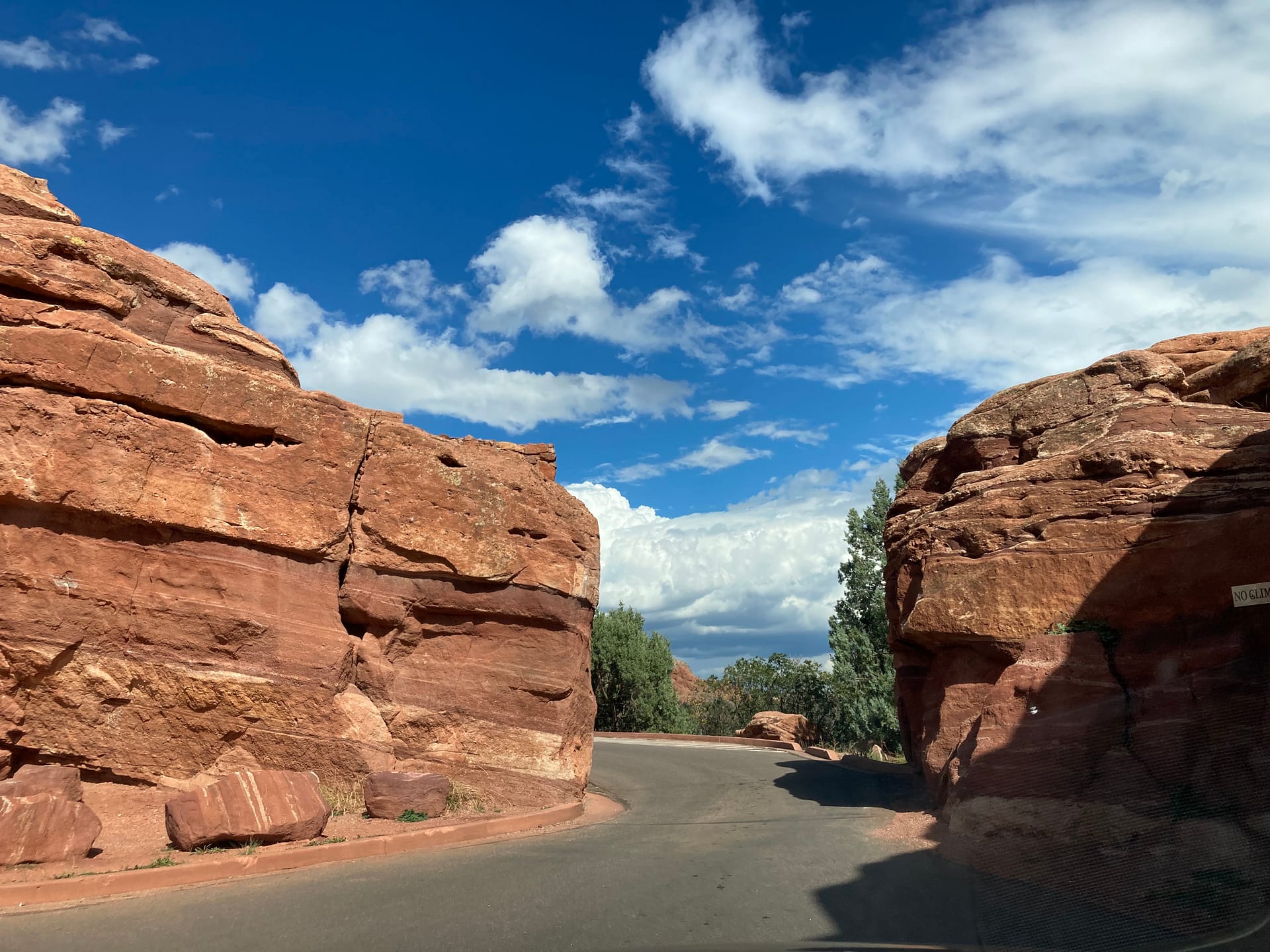 garden-of-the-gods-colorado-co-drive-through-rock-walls